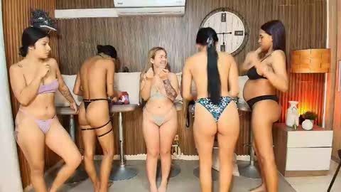 Snapshot of canelasquirtxxx chatting on January 7, 11:12 am Sara online show from January 7, 11:12 am