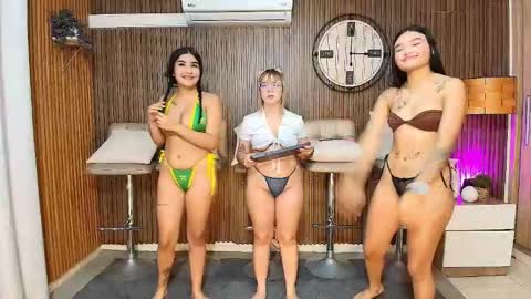 Snapshot of canelasquirtxxx chatting on February 6, 11:46 am Sara online show from February 6, 11:46 am