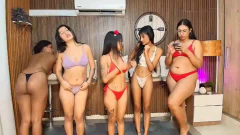 Snapshot of canelasquirtxxx chatting on February 10, 11:31 pm Sara online show from February 10, 11:31 pm