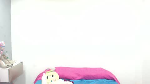 Snapshot of canella_hotx chatting on December 21, 5:40 pm Canela online show from December 21, 5:40 pm