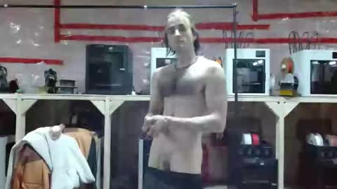 Snapshot of cantbereplaced chatting on February 16, 2:18 am cantbereplaced online show from February 16, 2:18 am