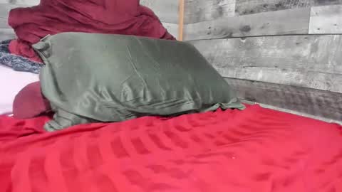 canuk1983 online show from February 10, 10:14 pm