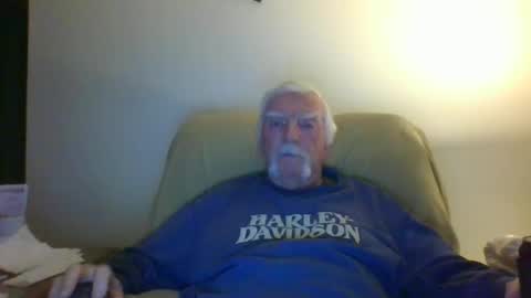 Snapshot of capecod21 chatting on December 26, 1:29 am capecod21 online show from December 26, 1:29 am