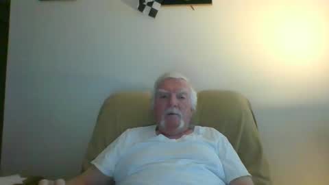 Snapshot of capecod21 chatting on January 5, 1:47 pm capecod21 online show from January 5, 1:47 pm