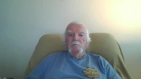 Snapshot of capecod21 chatting on February 17, 6:37 pm capecod21 online show from February 17, 6:37 pm