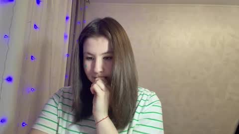 Snapshot of capricenichlos chatting on March 9, 5:17 pm May online show from March 9, 5:17 pm