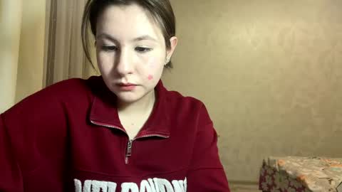 Snapshot of capricenichlos chatting on March 23, 7:07 pm May online show from March 23, 7:07 pm