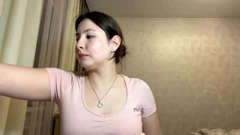 Snapshot of capricenichlos chatting on March 25, 6:14 pm May online show from March 25, 6:14 pm