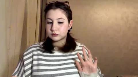 Snapshot of capricenichlos chatting on March 27, 7:24 pm May online show from March 27, 7:24 pm