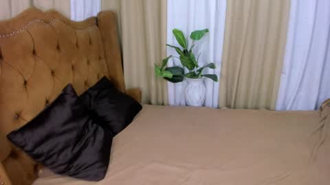 Snapshot of captivatingyumi chatting on March 28, 6:40 pm Yumi Aera online show from March 28, 6:40 pm