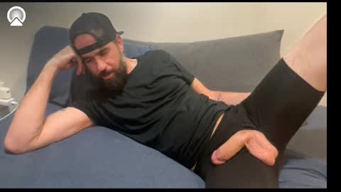 Snapshot of captnblackbeard chatting on December 19, 2:18 am captnblackbeard online show from December 19, 2:18 am