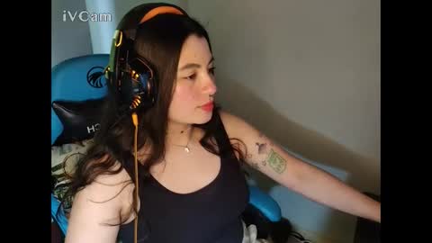 cara890713 online show from January 2, 7:18 pm