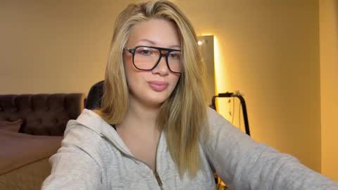 Stella online show from February 7, 4:54 pm