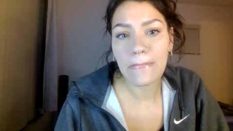 Snapshot of caramelmami26 chatting on January 8, 2:35 am caramelmami26 online show from January 8, 2:35 am