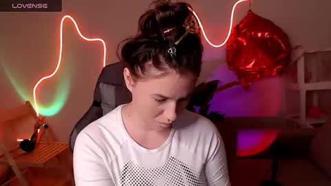 Mary online show from June 11, 2:26 pm