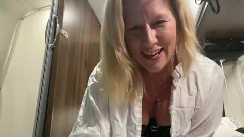 carebear5719 online show from May 19, 12:27 am