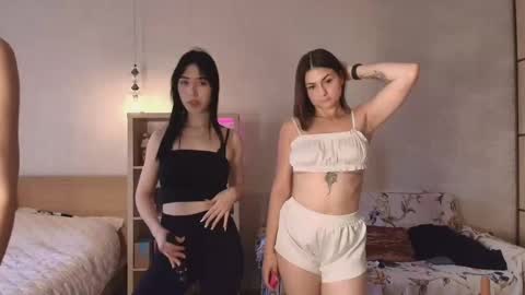 caressyourself online show from October 20, 11:10 am