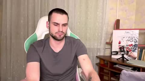 Snapshot of cari_2you chatting on December 16, 8:25 pm Cari online show from December 16, 8:25 pm