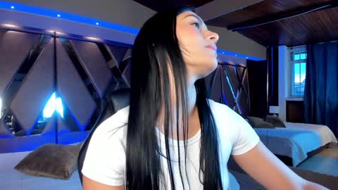 Snapshot of carina_rossi chatting on January 9, 11:25 am Carina online show from January 9, 11:25 am