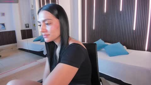 Snapshot of carina_rossi chatting on September 18, 12:40 pm Carina online show from September 18, 12:40 pm