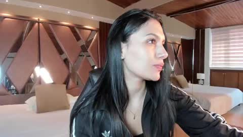 Snapshot of carina_rossi chatting on October 1, 12:11 pm Carina online show from October 1, 12:11 pm