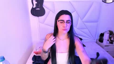 carlabonnet online show from February 9, 9:52 pm