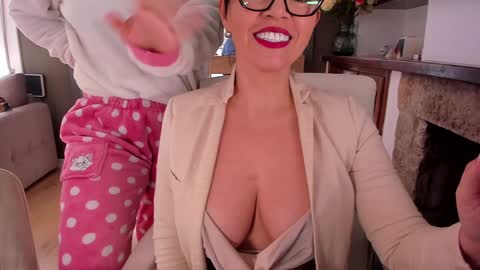 Snapshot of carlaconnortv chatting on January 18, 12:15 pm Carla Connor online show from January 18, 12:15 pm