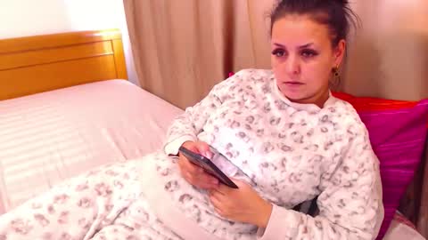 Snapshot of carlasweet00 chatting on February 19, 7:37 am carlasweet00 online show from February 19, 7:37 am