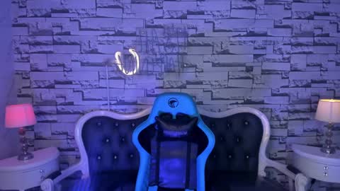 Snapshot of carlie_mayer chatting on December 14, 4:01 am CARLYE online show from December 14, 4:01 am