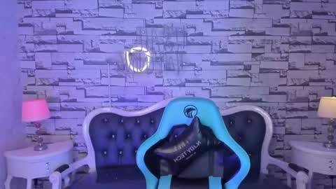 Snapshot of carlie_mayer chatting on December 19, 4:13 am CARLYE online show from December 19, 4:13 am