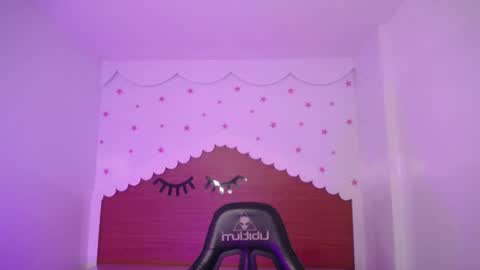 Snapshot of carlie_mayer chatting on September 19, 2:57 am CARLYE online show from September 19, 2:57 am