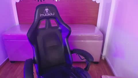 Snapshot of carlie_mayer chatting on October 3, 3:03 am CARLYE online show from October 3, 3:03 am