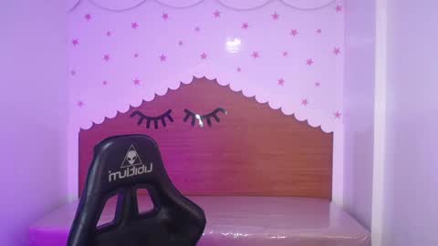 Snapshot of carlie_mayer chatting on October 4, 3:15 am CARLYE online show from October 4, 3:15 am