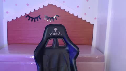 Snapshot of carlie_mayer chatting on October 16, 3:18 am CARLYE online show from October 16, 3:18 am