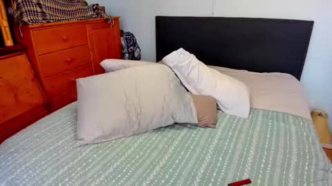 Snapshot of carliescott_meow chatting on November 16, 12:05 am Carlie online show from November 16, 12:05 am