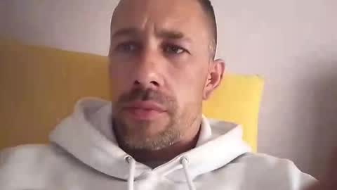 carlosrm440882 online show from April 23, 1:24 pm