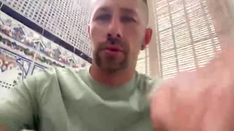 Snapshot of carlosrm440882 chatting on May 10, 7:24 am carlosrm440882 online show from May 10, 7:24 am