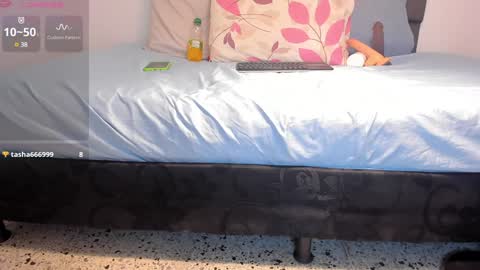 Snapshot of carlota_swan chatting on January 18, 1:51 pm carlota online show from January 18, 1:51 pm