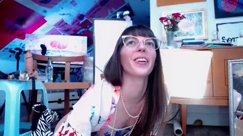 Snapshot of carlypearls chatting on November 8, 7:08 am Carly Pearls online show from November 8, 7:08 am