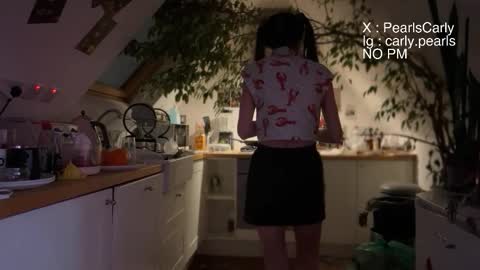 Snapshot of carlypearls chatting on December 18, 6:19 am Carly Pearls online show from December 18, 6:19 am