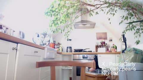 Snapshot of carlypearls chatting on April 7, 12:16 pm Carly Pearls online show from April 7, 12:16 pm