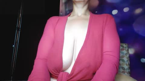 Snapshot of carlysmiles chatting on October 13, 10:59 am Carly Smiles online show from October 13, 10:59 am