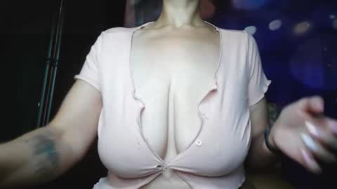 Snapshot of carlysmiles chatting on October 14, 10:05 am Carly Smiles online show from October 14, 10:05 am