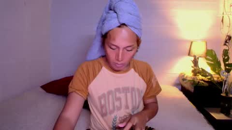 Snapshot of carmella_romance chatting on November 18, 1:48 pm Carmella online show from November 18, 1:48 pm