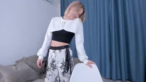 Snapshot of carmellasavina chatting on March 5, 5:42 pm Alice online show from March 5, 5:42 pm