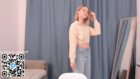 Snapshot of carmellasavina chatting on March 18, 5:38 pm Alice online show from March 18, 5:38 pm