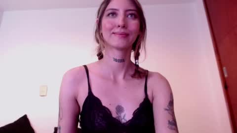 Snapshot of carmennrusso chatting on February 15, 2:37 am carmennrusso online show from February 15, 2:37 am