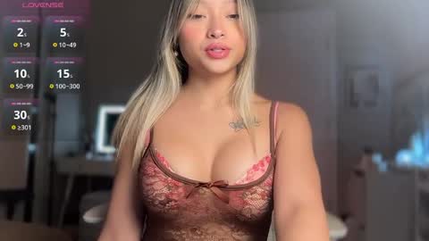 carmenxrose online show from May 19, 2:51 am