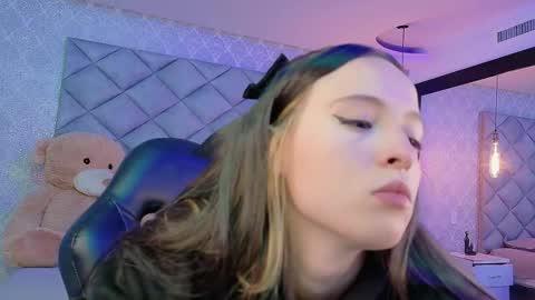 caro_adams1 online show from November 20, 12:05 pm