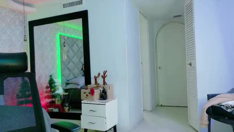 caro_adams1 online show from January 10, 10:50 am